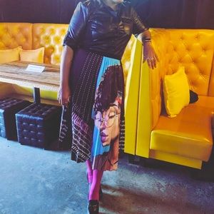 Graphic pleated midi skirt